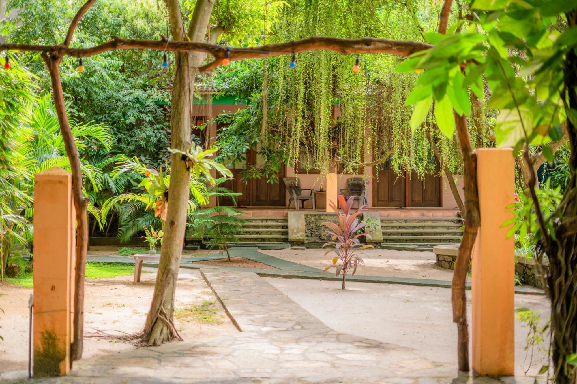 Monkey Villa Hikkaduwa Exterior photo